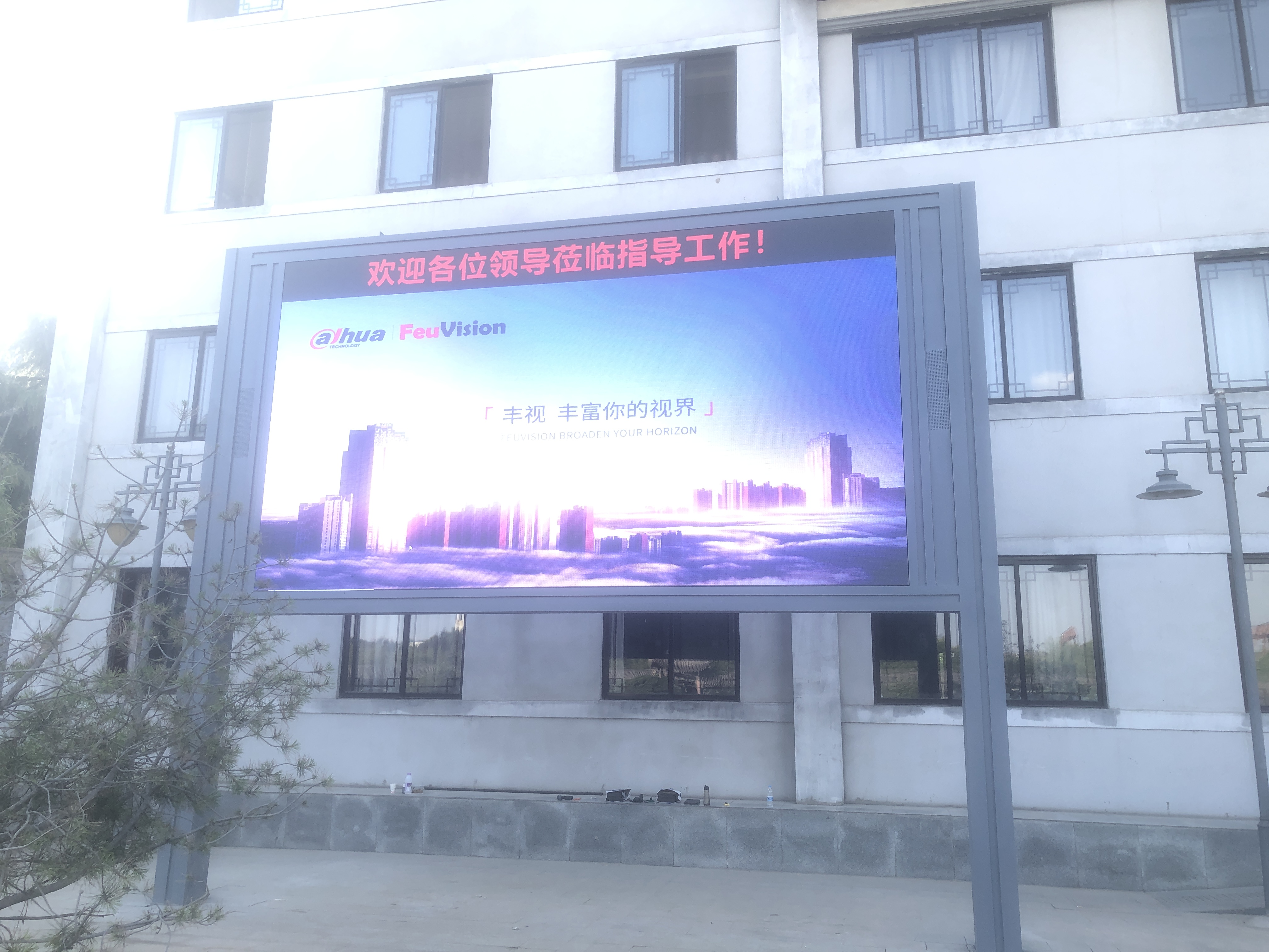 西安镐京墓园-创意造型双立柱-大华丰视P4规格26平方竣工，处理器:FS-LCS-V760.